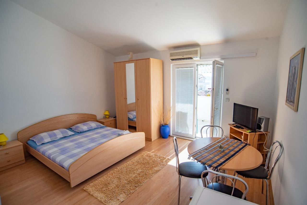 Apartments By The Sea Sumpetar, Omis - 2808 Dış mekan fotoğraf